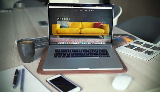 Saya Membangun Website Sendiri dengan Laravel: Apa yang Saya Pelajari Setelah Berhenti Mengandalkan CMS?